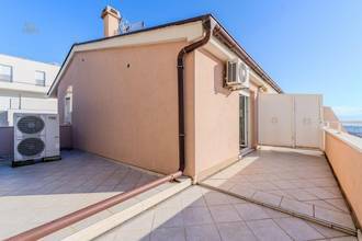 Thumbnail von Haus mit vier Wohneinheiten, Pool und Meerblick