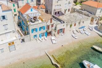Thumbnail von Charming stone house directly on the beach