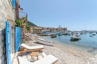 Thumbnail von Charming stone house directly on the beach