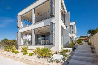 Thumbnail von Luxusvilla mit Infinity-Pool direkt am Meer, Region Rogoznica