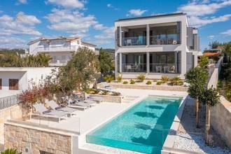 Thumbnail von Luxusvilla mit Infinity-Pool direkt am Meer, Region Rogoznica