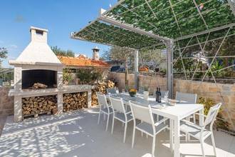 Thumbnail von Luxusvilla mit Infinity-Pool direkt am Meer, Region Rogoznica
