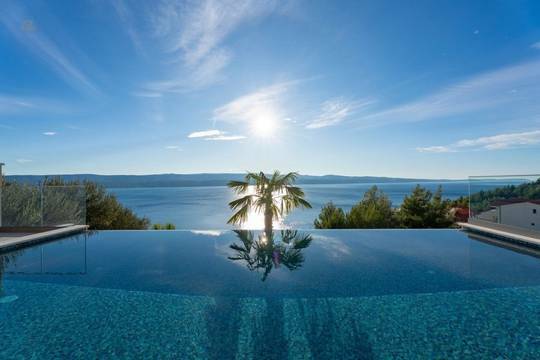 Luxuriöse Villa mit Infinity-Pool und Panorama-Meerblick, Region Omis