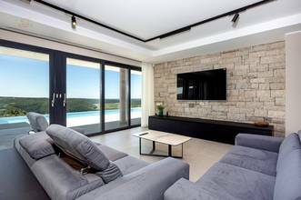 Thumbnail von Luxury villa with infinity pool and sea view in a quiet location