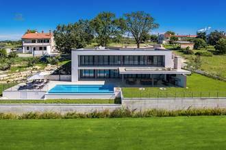 Thumbnail von Luxury villa with infinity pool and sea view in a quiet location