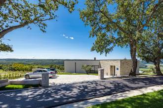 Thumbnail von Luxury villa with infinity pool and sea view in a quiet location