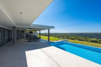 Thumbnail von Luxury villa with infinity pool and sea view in a quiet location