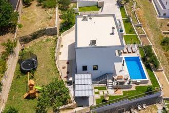 Thumbnail von Modern villa with swimming pool and panoramic view of the city and sea