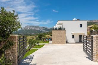 Thumbnail von Modern villa with swimming pool and panoramic view of the city and sea