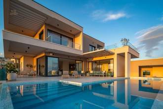Thumbnail von Moderne Villa mit Infinity-Pool und Panorama-Meerblick