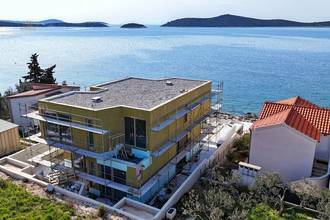 Thumbnail von Moderne Neubau-Villa in der 1. Reihe zum Meer, Region Rogoznica
