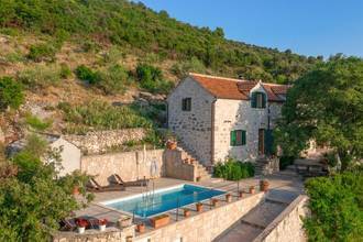 Thumbnail von Mediterranean stone house with swimming pool and sea view