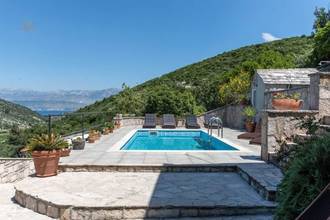 Thumbnail von Mediterranean stone house with swimming pool and sea view