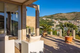Thumbnail von Luxurious penthouse with rooftop swimming pool