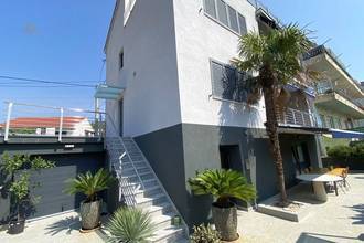 Thumbnail von Apartment building directly at the harbor