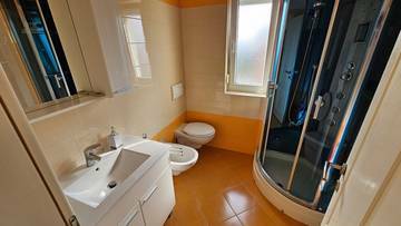 Thumbnail von Wohnung mit Balkon und Blick bis zum Meer