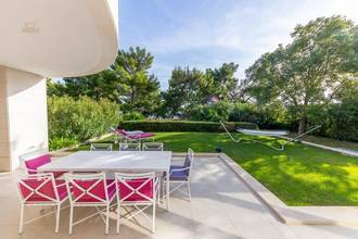 Thumbnail von Luxuriöse Villa mit Indoor-Pool in sehr gefragter Lage in der ersten Reihe