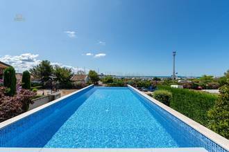 Thumbnail von Moderne Villa mit Infinity-Swimmingpool nahe dem Meer