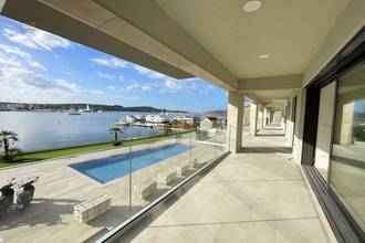 Thumbnail von Modern apartment directly on the sea - with community pool