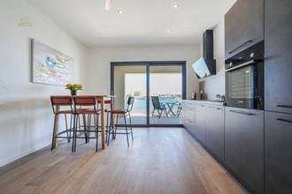 Thumbnail von Modern apartment directly on the sea - with community pool