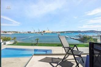 Thumbnail von Modern apartment directly on the sea - with community pool