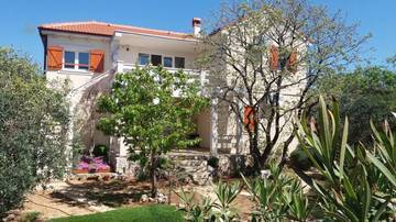 Thumbnail von House with a beautiful sea view in a small village on Pag
