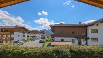 Thumbnail von Main residence with Kaiser view in sunny peaceful location