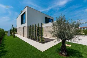 Thumbnail von Moderne Villa mit Swimmingpool und Dachterrasse, Region Porec