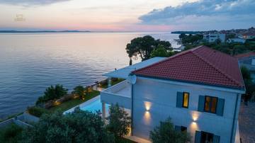 Thumbnail von Mediterranean villa in the front row to the sea