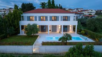 Thumbnail von Mediterranean villa in the front row to the sea