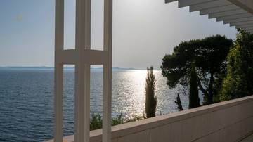 Thumbnail von Mediterranean villa in the front row to the sea