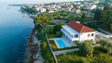 Thumbnail von Mediterranean villa in the front row to the sea