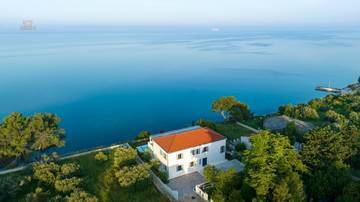 Thumbnail von Mediterranean villa in the front row to the sea