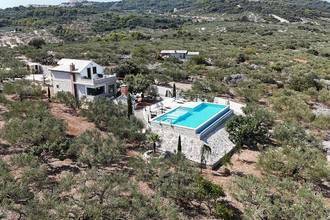Thumbnail von Mediterranes Anwesen mit Steinhaus, Swimmingpool und großem Grundstück