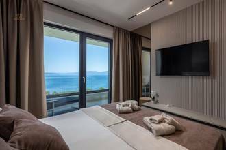 Thumbnail von Moderne Luxusvilla mit Swimmingpool und Panorama-Meerblick