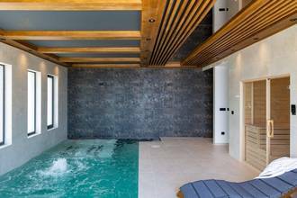 Thumbnail von Moderne Luxusvilla mit Swimmingpool und Panorama-Meerblick