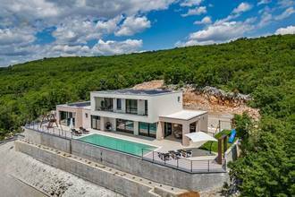 Thumbnail von Moderne Luxusvilla mit Swimmingpool und Panorama-Meerblick