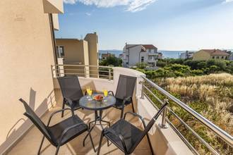 Thumbnail von Apartment building with 13 residential units, Split region