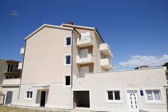 Thumbnail von Apartment building with 13 residential units, Split region