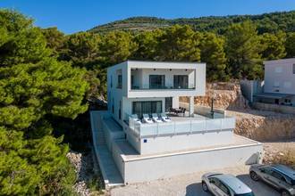 Thumbnail von Modern villa with pool and sea view