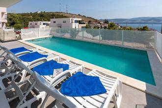 Thumbnail von Modern villa with pool and sea view