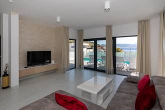 Thumbnail von Modern villa with pool and sea view