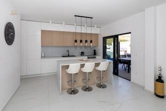 Thumbnail von Modern villa with pool and sea view