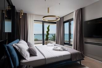 Thumbnail von Modern luxury villa directly by the sea, Zadar region