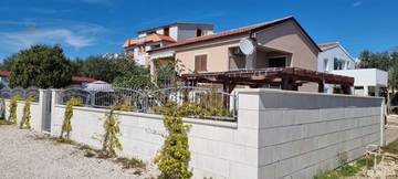 Thumbnail von House directly on the seafront