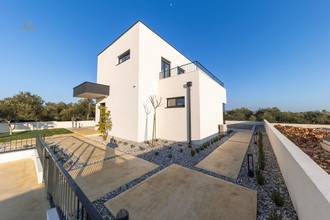 Thumbnail von Modern new-build villa with swimming pool