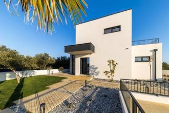 Thumbnail von Modern new-build villa with swimming pool