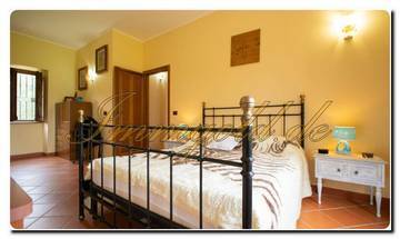 Thumbnail von North Sicily super villa on approximately 20,000 m² of land, park-like garden, view of the Aeolian Islands, olive groves, and a fantastic sea view.