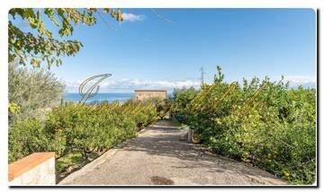 Thumbnail von Sicily noble house with a huge area, two building plots, and great sea views