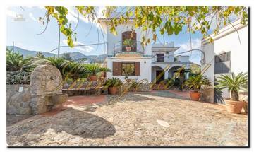 Thumbnail von Sicily noble house with a huge area, two building plots, and great sea views